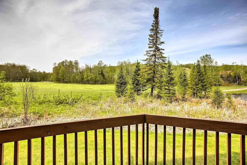 Condo on First Green w/ Deck at Schuss Mountain!