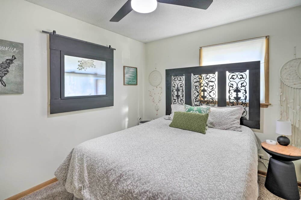 Cedar Rapids Home ~ 3 Mi to Dtwn!