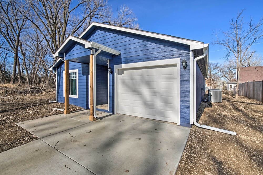 Modern Manhattan Home - 3 Mi. to KSU Campus!