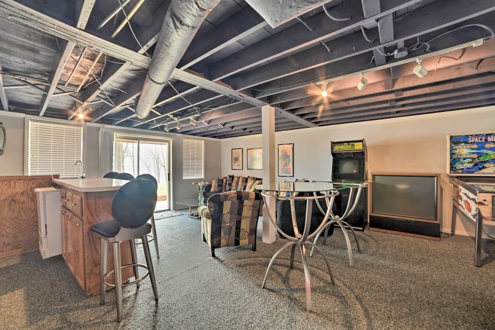 Waterfront Tennessee Home on Kentucky Lake w/ Deck