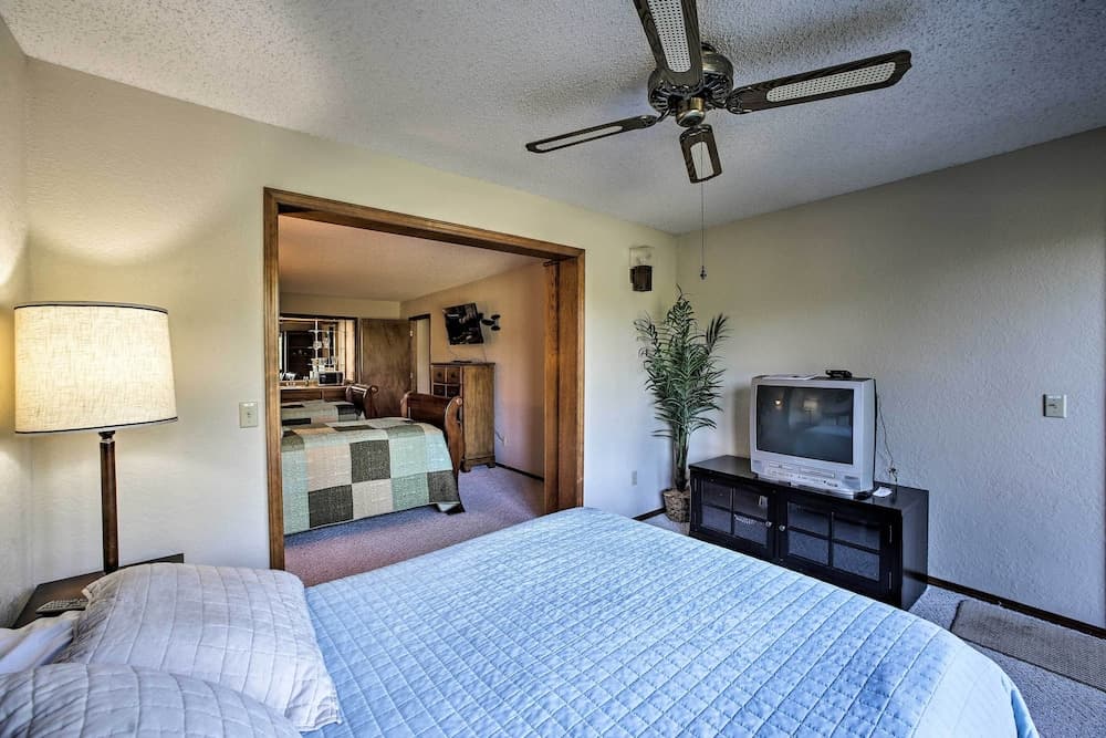 Golf Course Front Townhome Near Mtn Biking Trails!