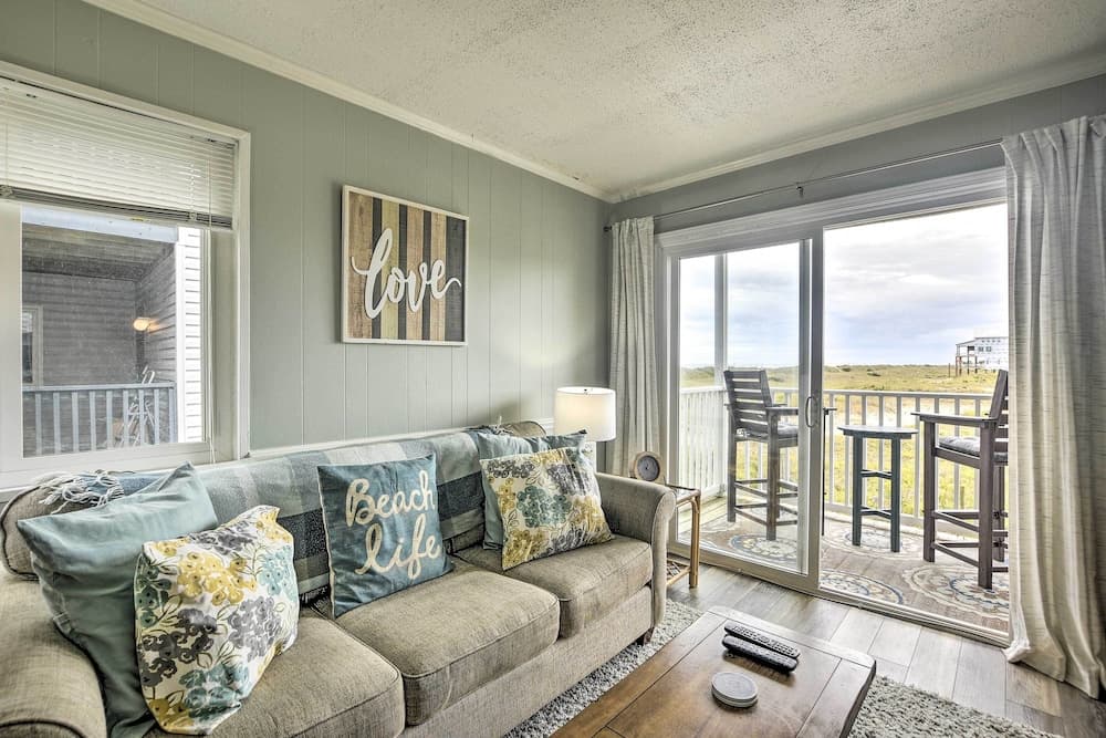 Cozy Ocean Isle Beach Condo, Steps to the Beach!