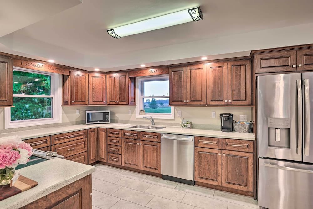 Cozy Seneca Falls Home Close to Cayuga Wine Trail!