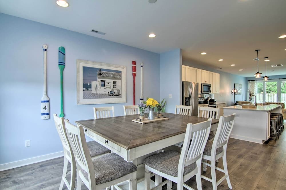 2 Mi to Bethany Beach: Modern Townhome w/ Patio