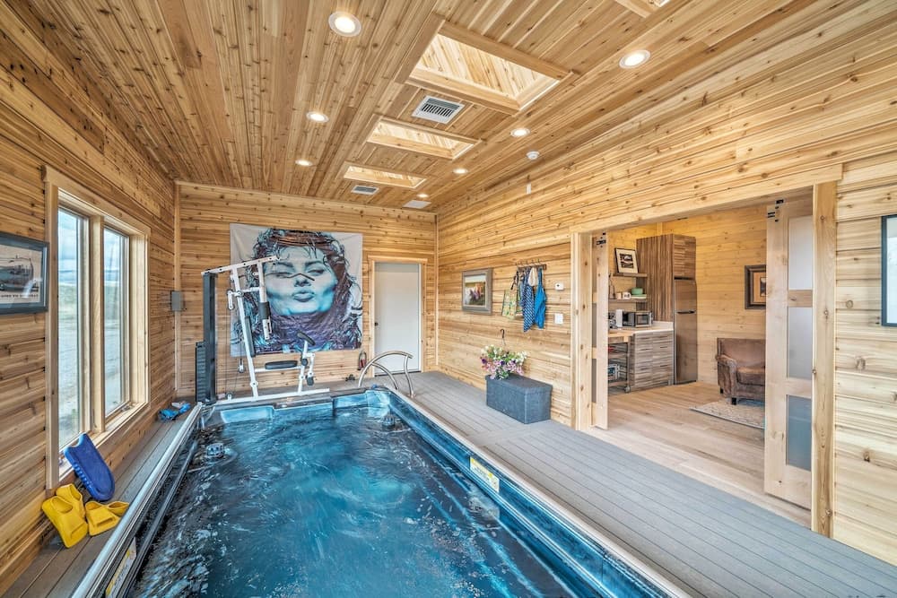 Ennis Lake Studio w/ Kayak, Pool & Fire Pit!