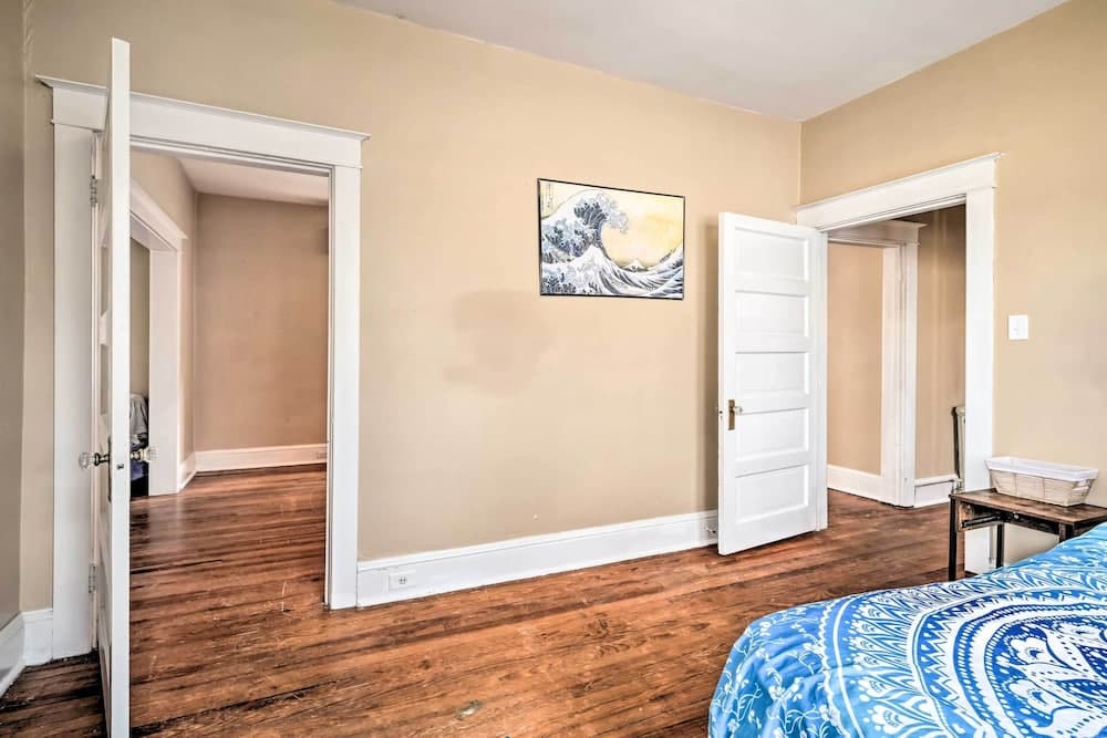 Ideally Located Apt w/ Balcony: Pet Friendly!