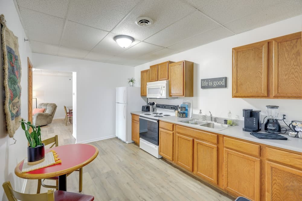 Bright Yankton Apartment Near Meridian Bridge