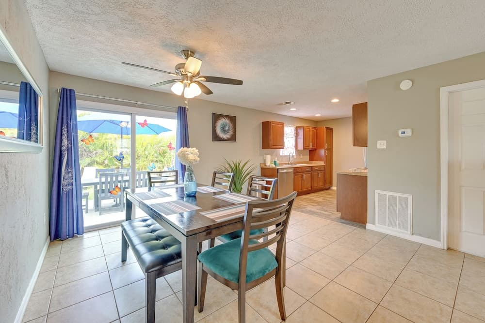 Dog-friendly Home w/ Yard ~ 6 Miles to the Beach!