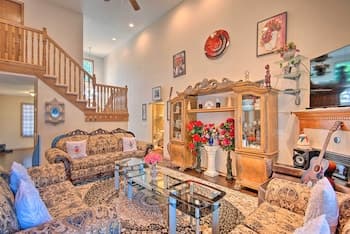 Pet-friendly Des Moines Home w/ Fenced Yard!