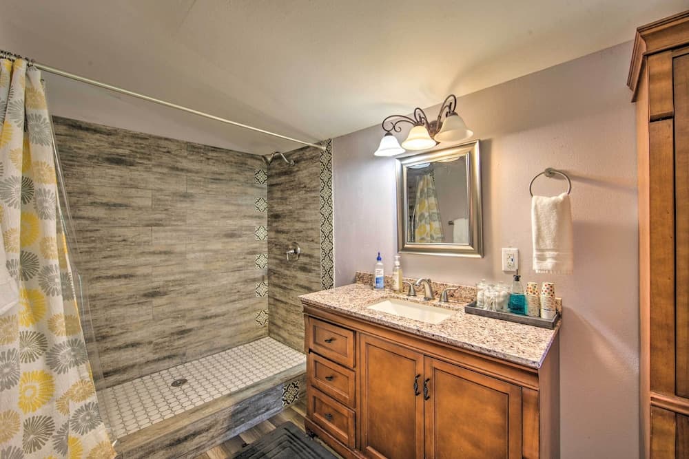 1-acre Rustic Lake Resort w/ Outdoor Entertainment