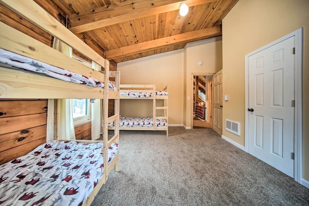 Panama Cabin on 36 Acres w/ Hot Tub & Trails!