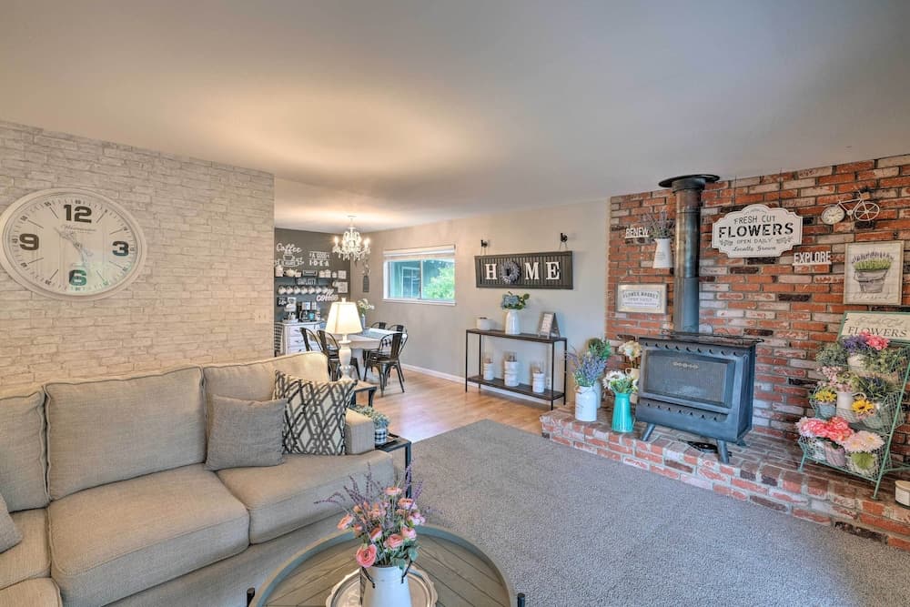 Forest-view Deck + Fire Pits: Pine Grove Retreat!