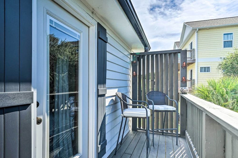 Topsail Beach Villa: Outdoor Oasis w/ Hot Tub