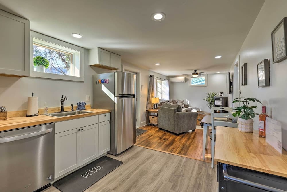 Peaceful Cottage w/ Views - Pets Welcome!