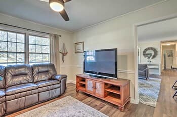 Waterfront Retreat < 4 Mi to Dtwn Cambridge!