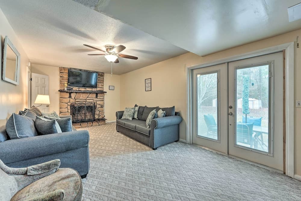 Jacksonville Getaway ~ 4 Mi to Downtown!