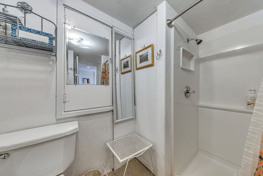 Ruidoso Cabin w/ Decks ~ 1 Mi to Downtown!