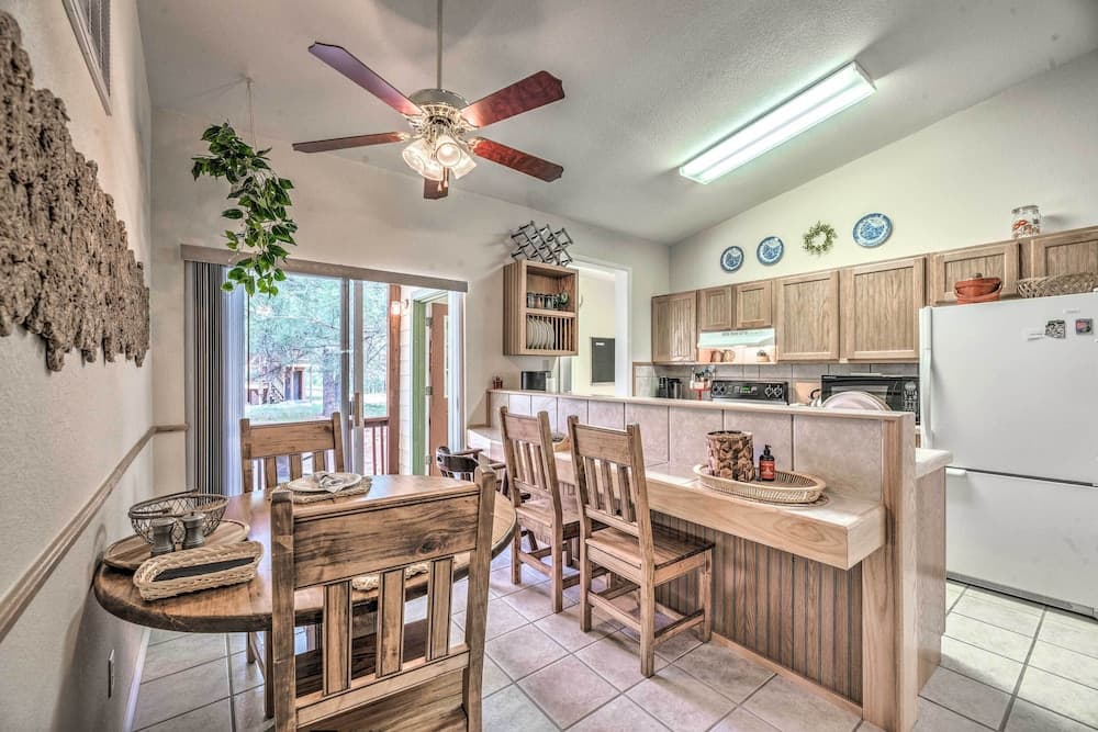 Charming Cloudcroft Cabin w/ Deck & Mtn Views