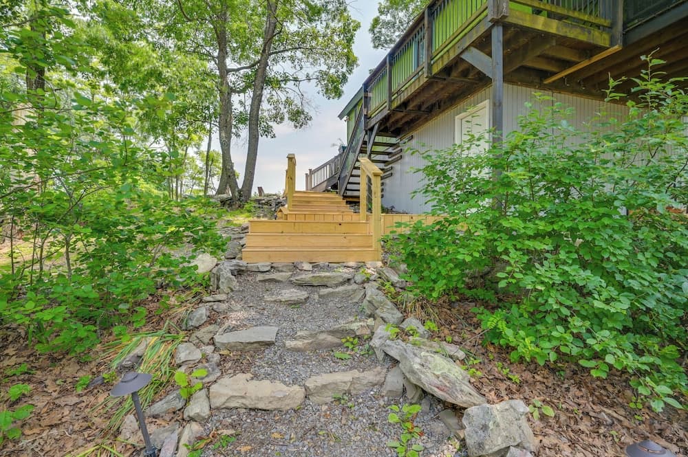 Great Cacapon Cabin w/ Mountain Views