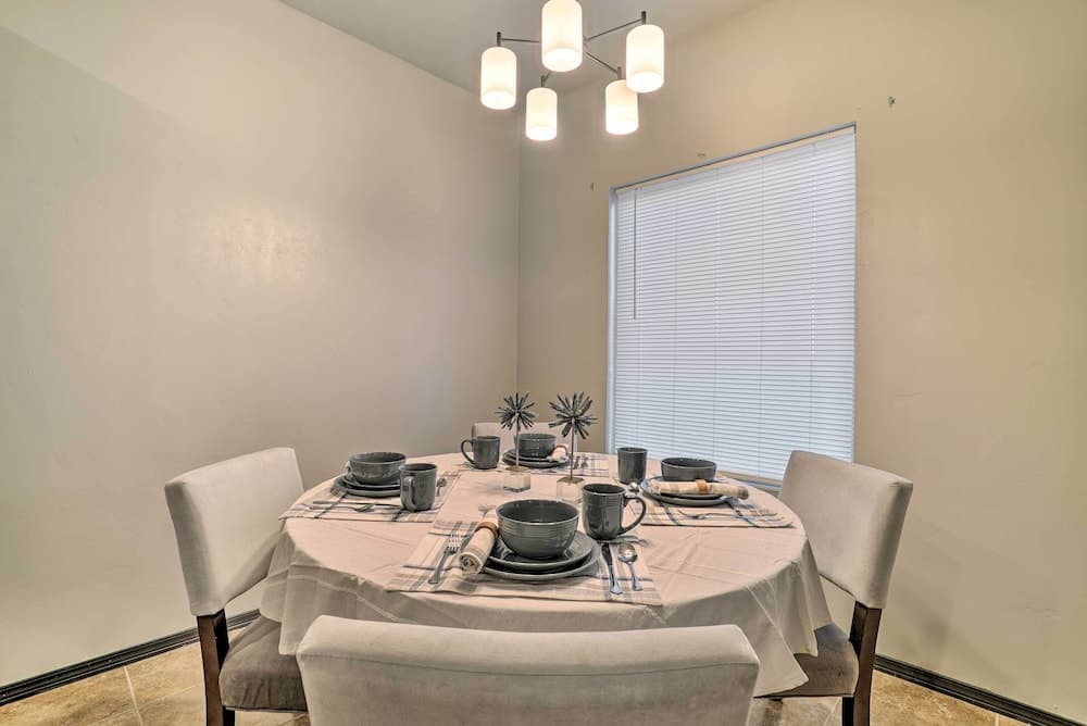 Spacious El Paso Apt, 6 Mi to Downtown!