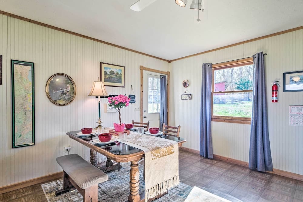 7 Mi to Downtown Morganton: Cabin w/ Fire Pit!