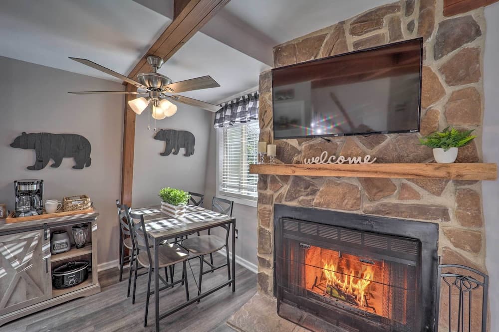 2 Mi to Dtwn: Banner Elk Mtn Townhome w/ Deck!