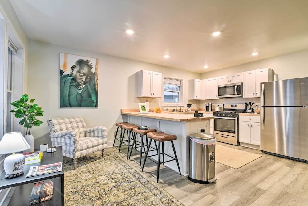 Stylish Retreat w/ Yard < 5 Mi to MSU Campus