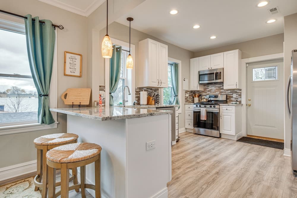 Family Apartment w/ Deck + Yard Near Northwestern