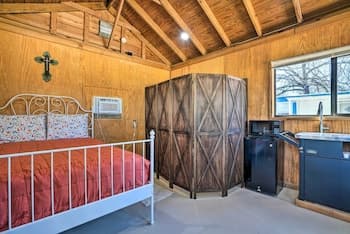 Waterfront Studio w/ Fire Pit on Lake Dunlap!