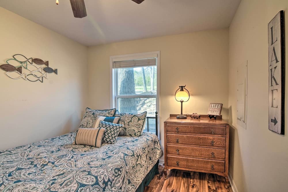 Lakefront Table Rock Getaway w/ Private Swim Dock!