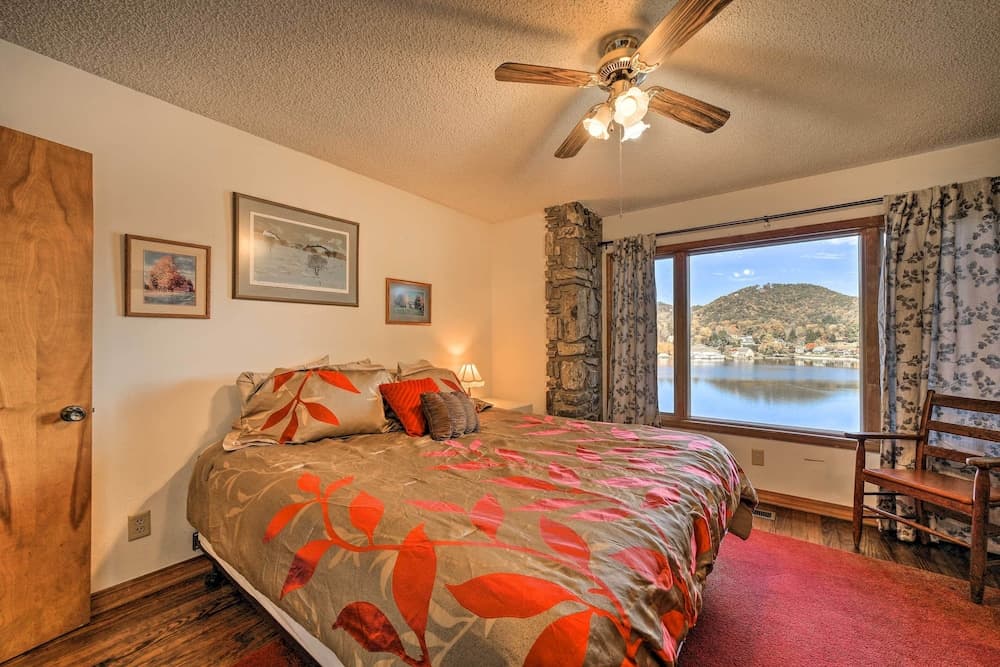 Lake View Apartment w/ Community Amenities