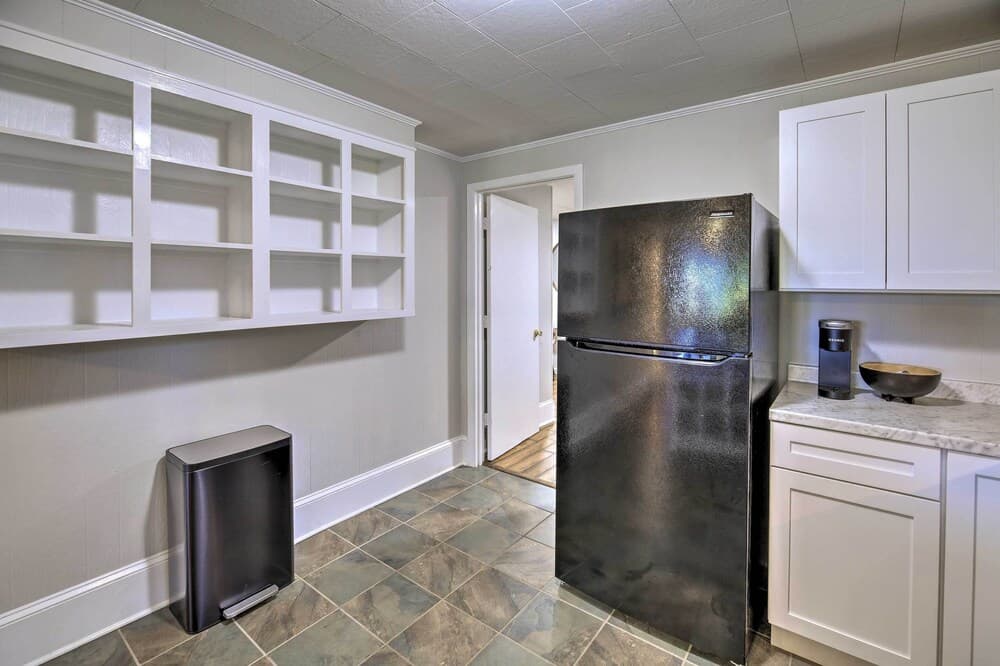 Quaint Johnson City Apt - 7 Mi to Boone Lake!