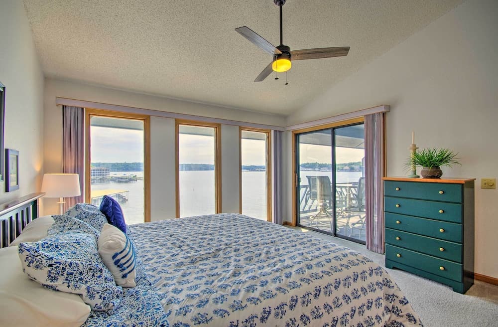 Lovely Osage Beach Condo w/ Boat Slip!