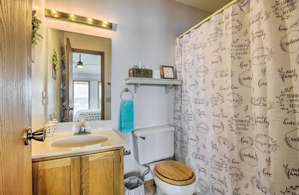 Lovely Osage Beach Condo w/ Boat Slip!