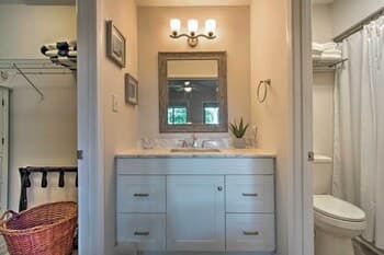 'sound of the Sea' Oak Island Condo w/ Pools!