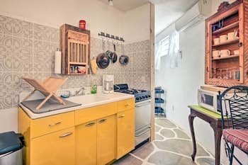 Quirky Santa Cruz Studio w/ Shared Courtyard!