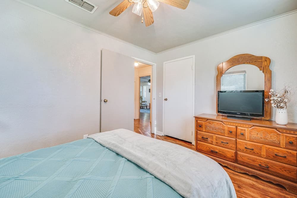 Peaceful Sanctuary - 1 Mi to Wildlife Refuge!