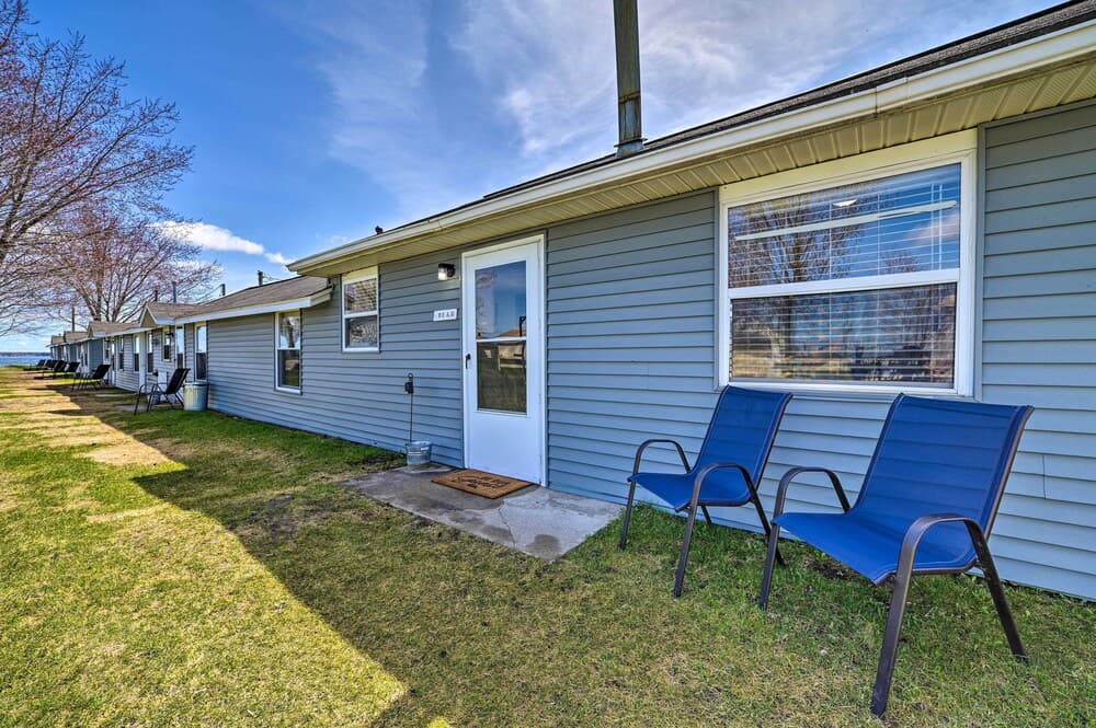 Houghton Lake Cabin w/ Private Resort Beach!