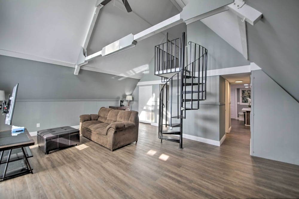 Modern Indianapolis Home, 9 Mi to Mile Square