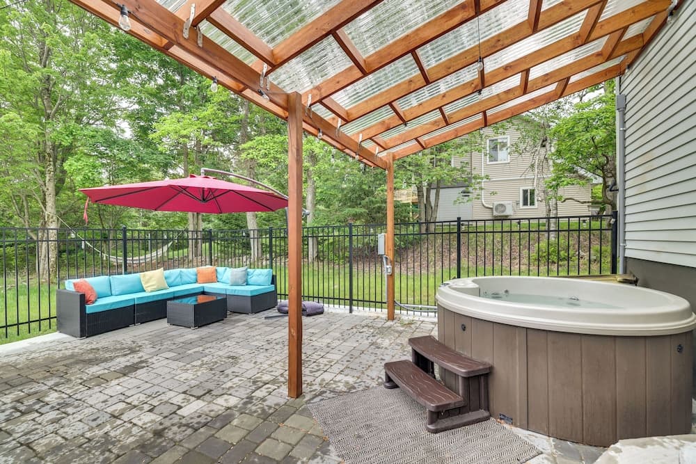 Hot Tub, Game Room: Peaceful Poconos Home!