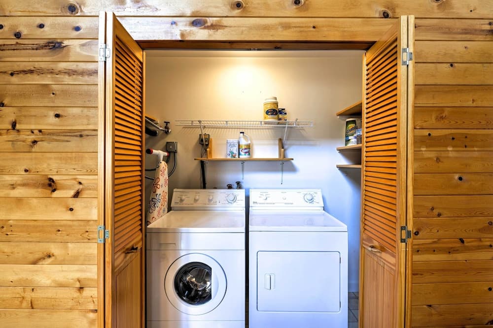 Ashland Cabin on 170 Acres w/ Mtn Views & Sauna!