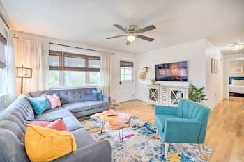 Oak Island Escape: Plunge Pool, Walk to Beach