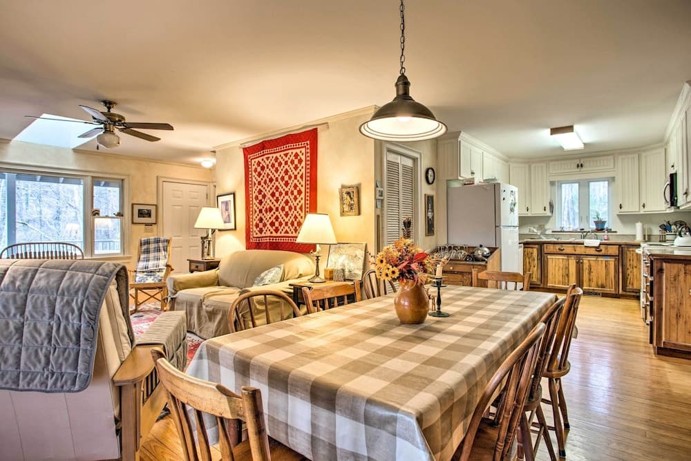 Blue Ridge Mountain Escape ~ 8 Mi to Chimney Rock