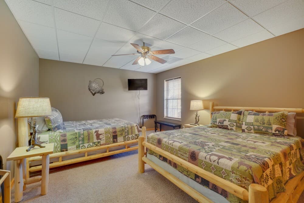 Gray Wolf Lodge w/ Views, Game Room, & Hot Tub!