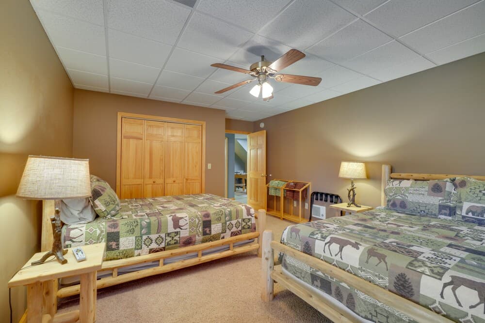 Gray Wolf Lodge w/ Views, Game Room, & Hot Tub!