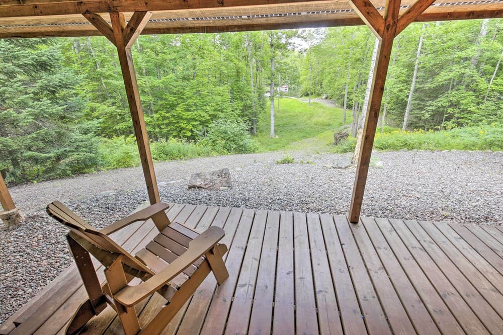 Waterfront Cottage w/ Dock on Papoose Lake!