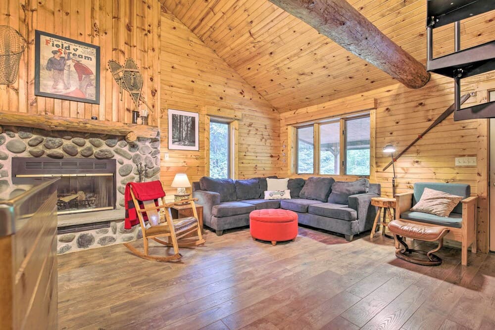 Waterfront Cottage w/ Dock on Papoose Lake!