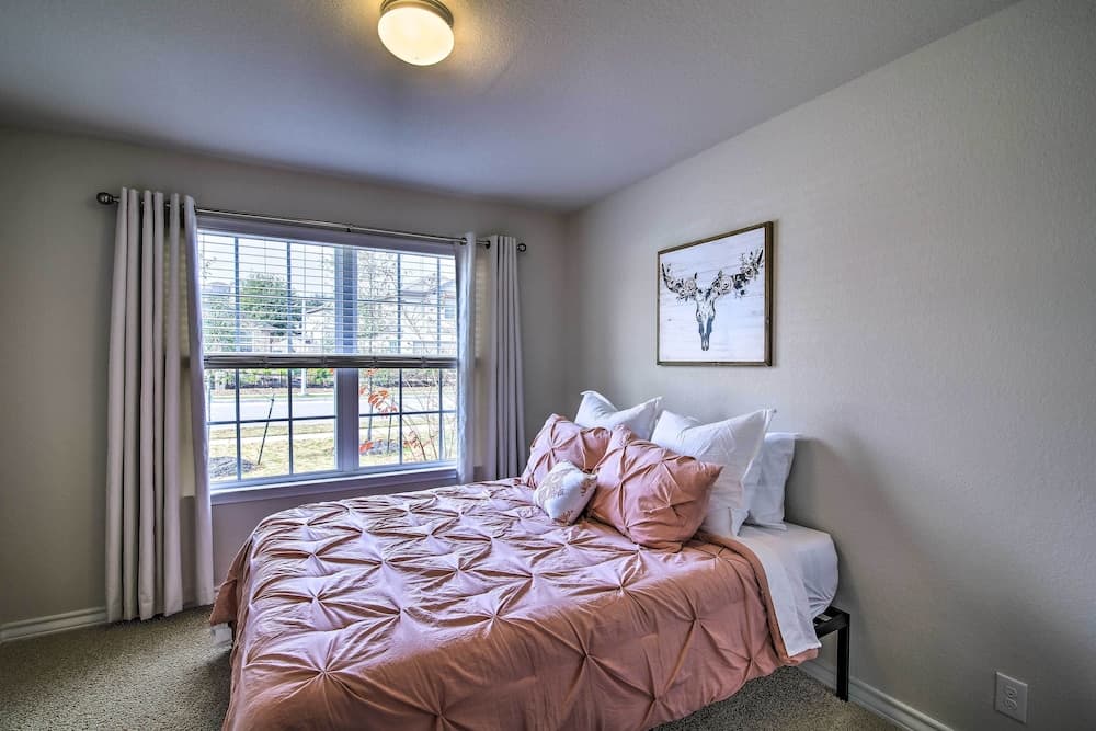 Updated Family Home w/ Yard: 6 Mi to Seaworld