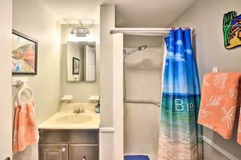 Colorful, Pet-friendly Home Near Ormond Beach