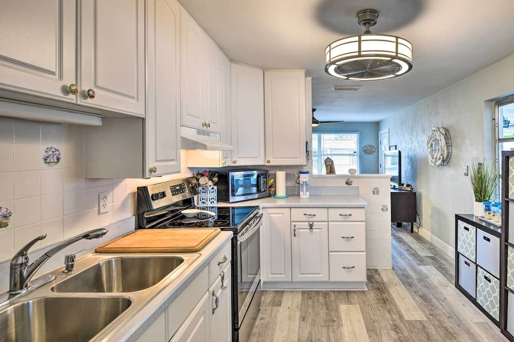 Pet-friendly Ormond Beach Home w/ Fire Pit!